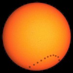Time-laapse path of Venus transit 2004   (Photo: Courtesy Universität Duisburg-Essen)