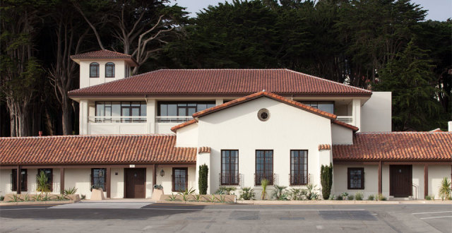Detail of the entry facade of the Officers’ Club, including distinctive circular window, three window bays, Mission-revival red tile roofs, and tower. photos: Henrik Kam, courtesy the Presidio Trust; charity vargas photography