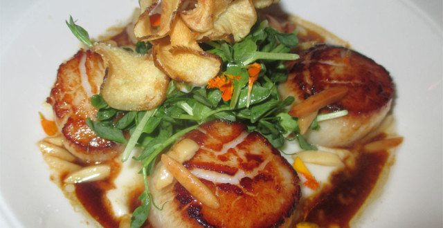 Brown butter scallops at 398 (photo: bo links)