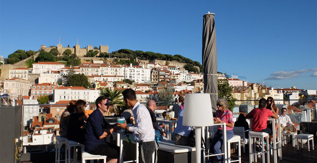 A castle view from the rooftop bar at Hotel Mundial. (Photo: Bo Links)