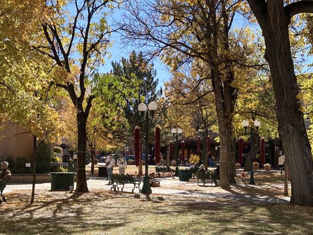 Ristras-hang-everywhere-in-the-historic-plaza-Photo-Bo Links