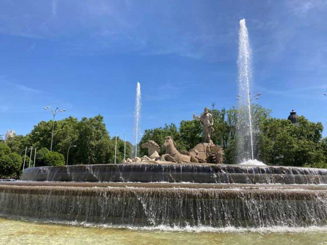 Neptune's-Fountain.-Photo-Credit-Bo-Links