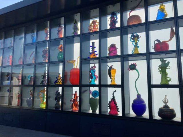 Delight-in-the-wall-on-the-Chihuly-Bridge-of-Glass. Photo: Bo Links