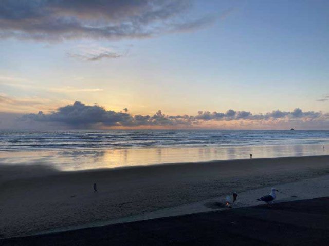 Sunset-at-the-beach, Photo by Bo Links